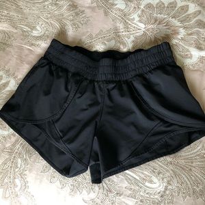 BLACK LULULEMON SHORTS